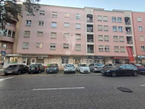 Loja para arrendamento, urbanização da anta – agualva-cacém