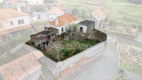 Moradia t3 para renovação, santa, porto moniz