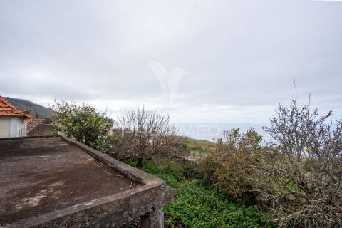 Moradia t3 para renovação, santa, porto moniz