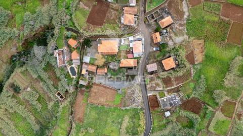 Moradia t3 para renovação, santa, porto moniz