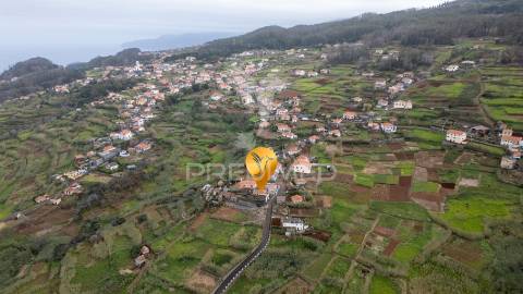 Moradia t3 para renovação, santa, porto moniz