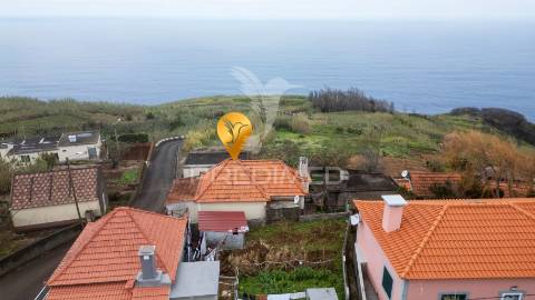 Moradia t3 para renovação, santa, porto moniz