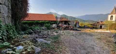 ? casa de aldeia para reconstruir – rio caldo, terras de bouro