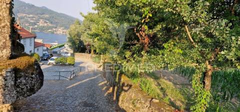 ? casa de aldeia para reconstruir – rio caldo, terras de bouro