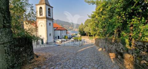 ? casa de aldeia para reconstruir – rio caldo, terras de bouro