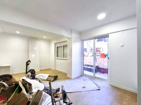 Apartamento t2 | remodelado | venteira | amadora