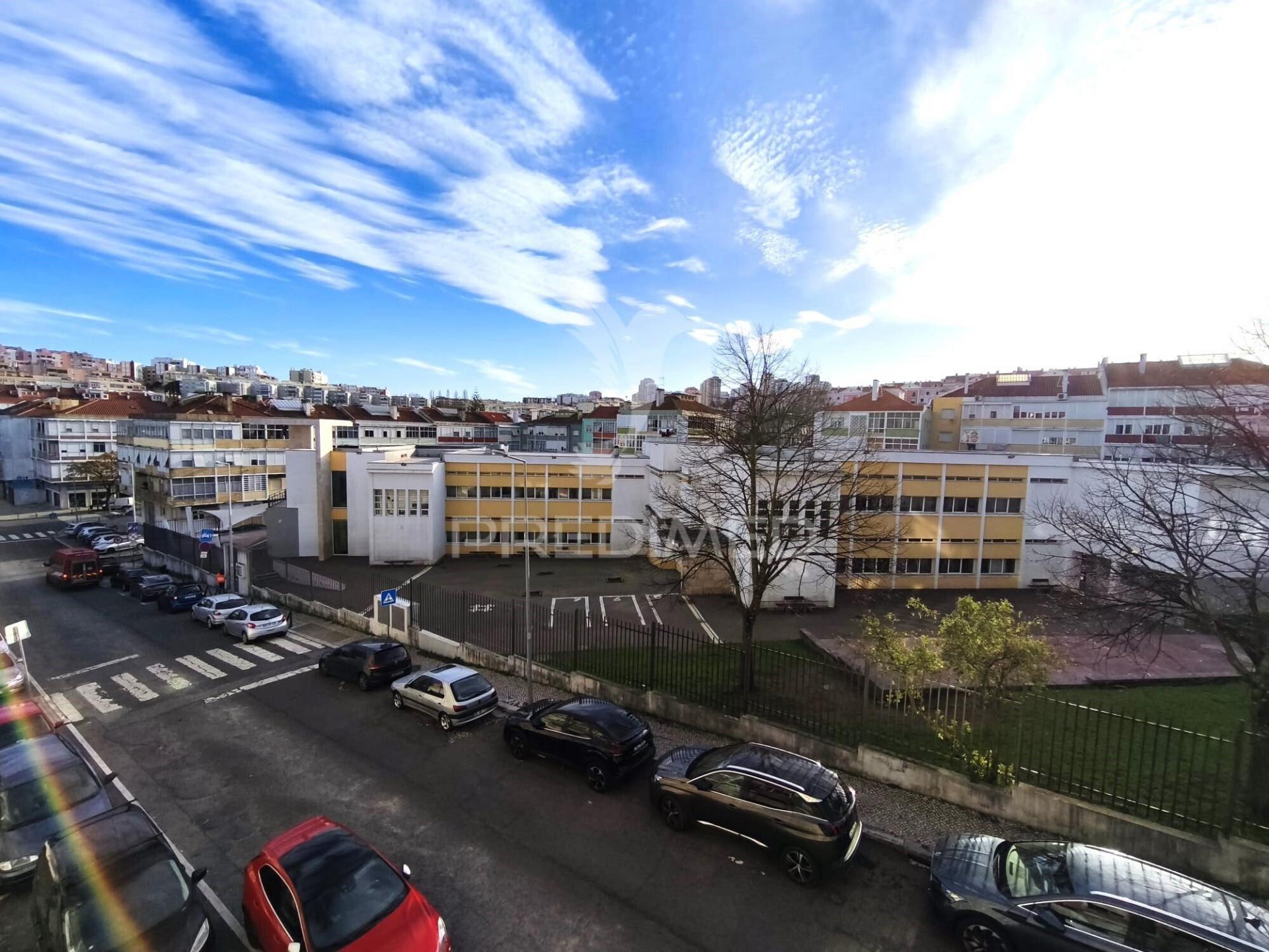 Apartamento t3 | remodelado | damaia de cima | amadora