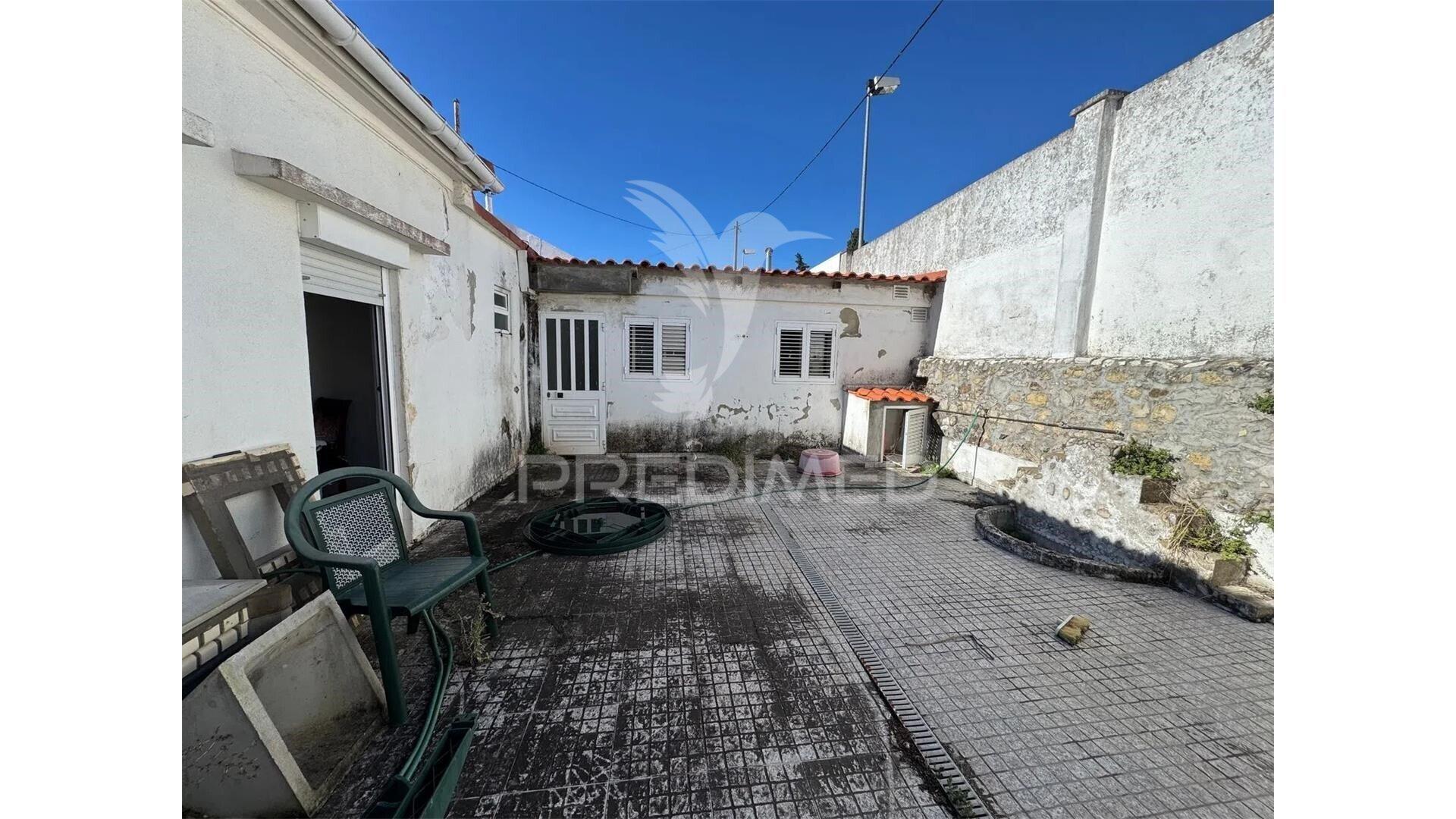 Moradia com grande quintal