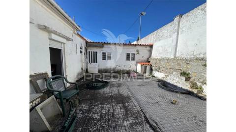 Moradia com grande quintal