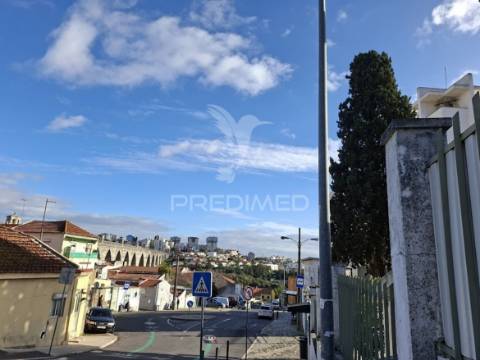 Moradia com grande quintal