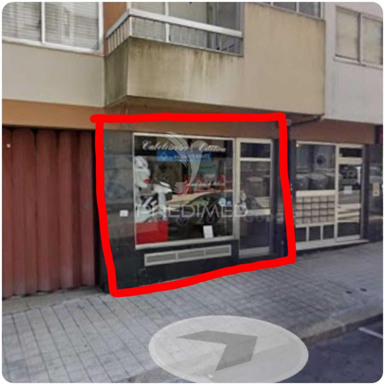 Loja com 150 m2 para arrendamento.