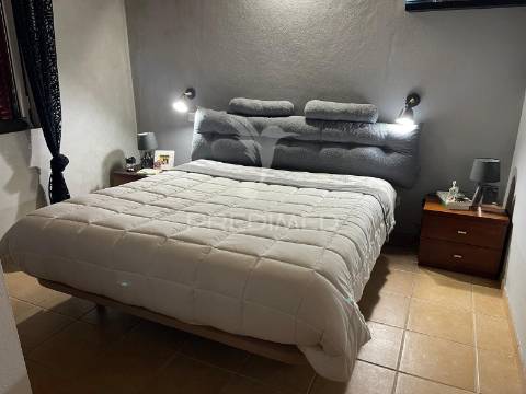 Moradia t4 ampla + loja no r/c — dupla oportunidade em são bartolomeu