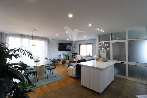 T3 em nogueira, com varanda e 2 lugares de garagem