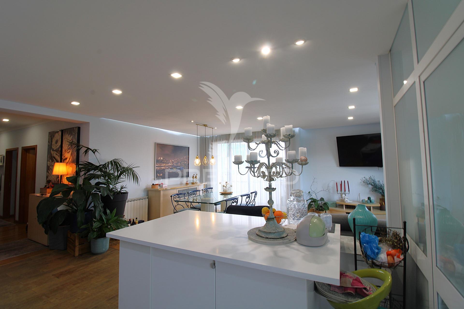 T3 em nogueira, com varanda e 2 lugares de garagem