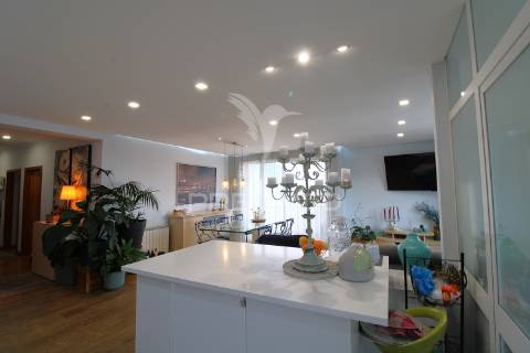 T3 em nogueira, com varanda e 2 lugares de garagem