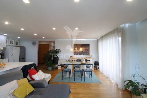 T3 em nogueira, com varanda e 2 lugares de garagem