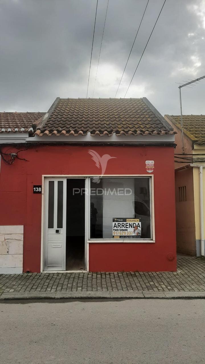 Oportunidade única de arrendamento – loja central no faralhão