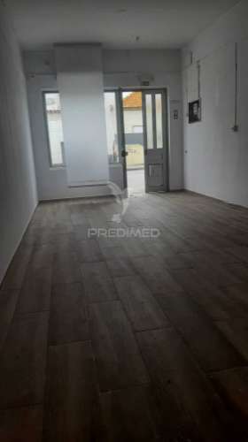 Oportunidade única de arrendamento – loja central no faralhão