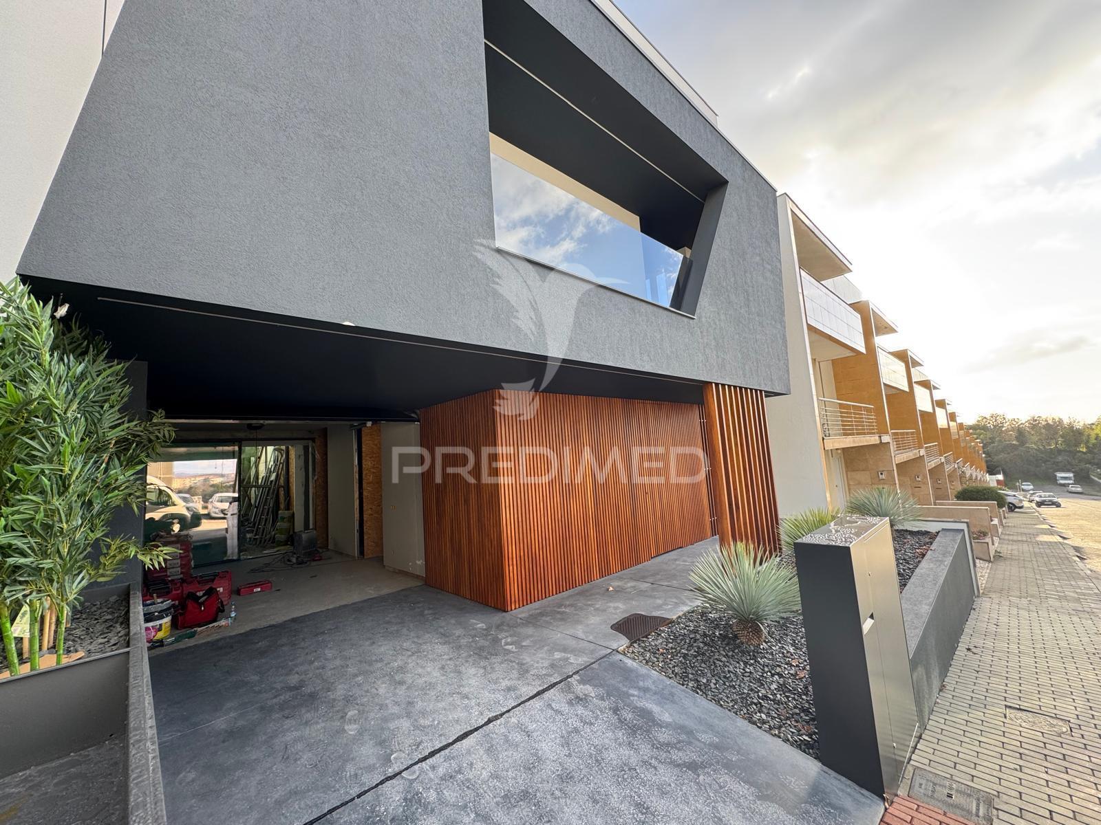 Moradia t3+1 - azurém guimarães