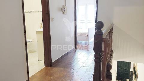 Painéis fotovoltaicos, garagem, churrasqueira