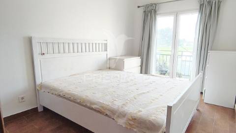 Painéis fotovoltaicos, garagem, churrasqueira