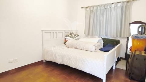 Painéis fotovoltaicos, garagem, churrasqueira