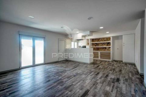 Moradia t3 com terreno amplo em vale de figueira