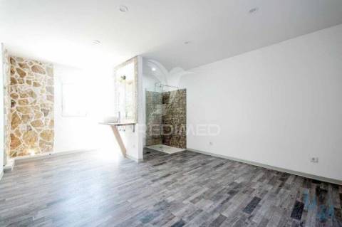 Moradia t3 com terreno amplo em vale de figueira