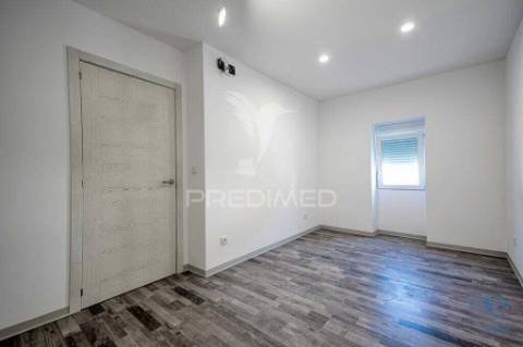 Moradia t3 com terreno amplo em vale de figueira