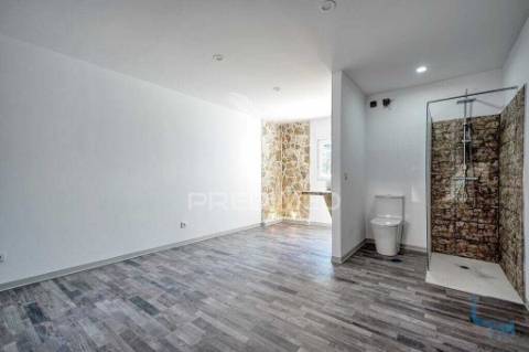 Moradia t3 com terreno amplo em vale de figueira