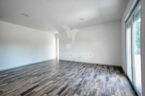 Moradia t3 com terreno amplo em vale de figueira