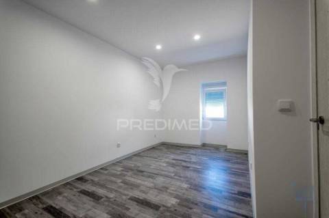 Moradia t3 com terreno amplo em vale de figueira