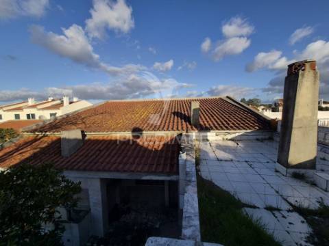 Vende se moradia t3 olhos de água /quinta do anjo