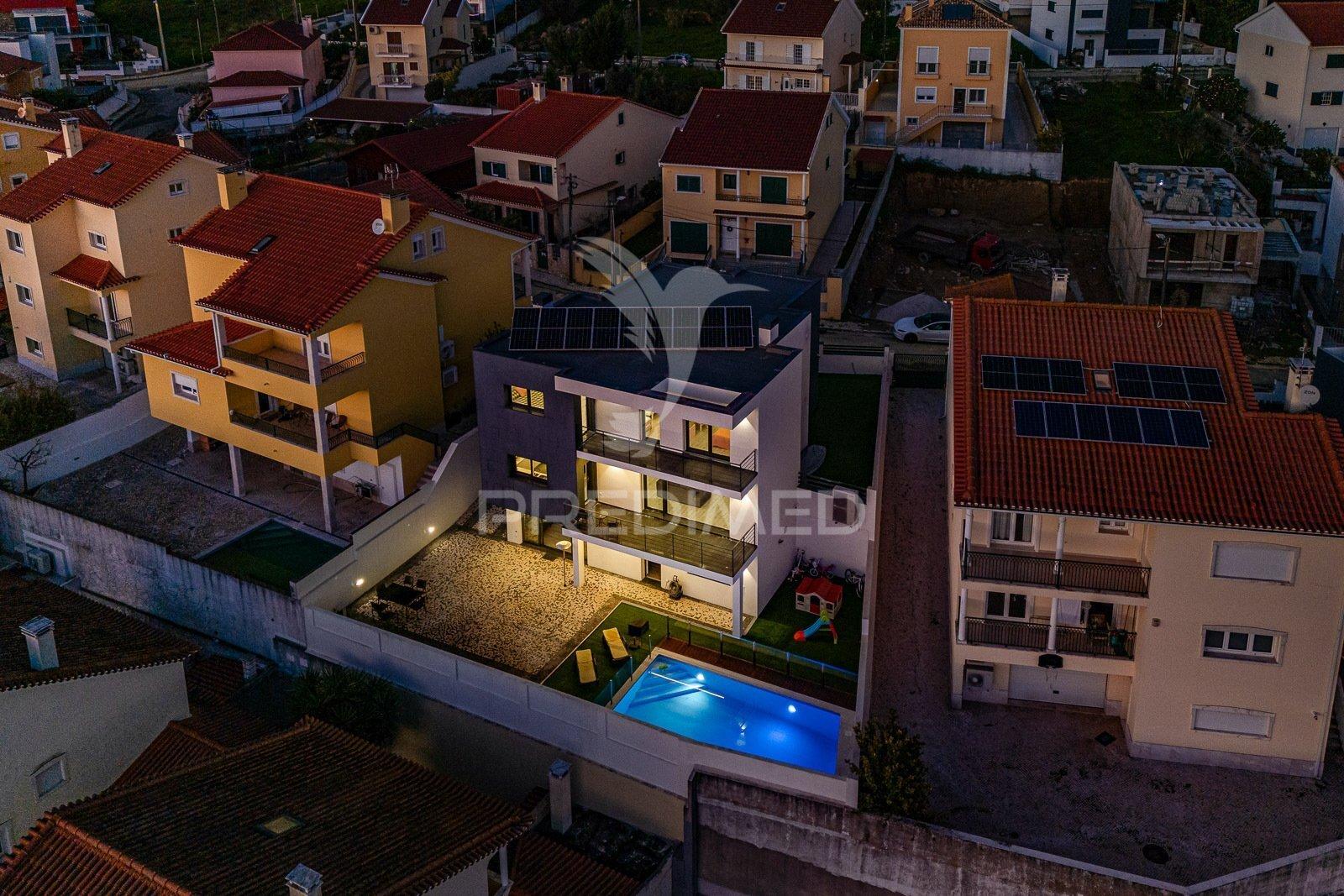 Moradia t5+1 moderna com piscina – são joão dos montes