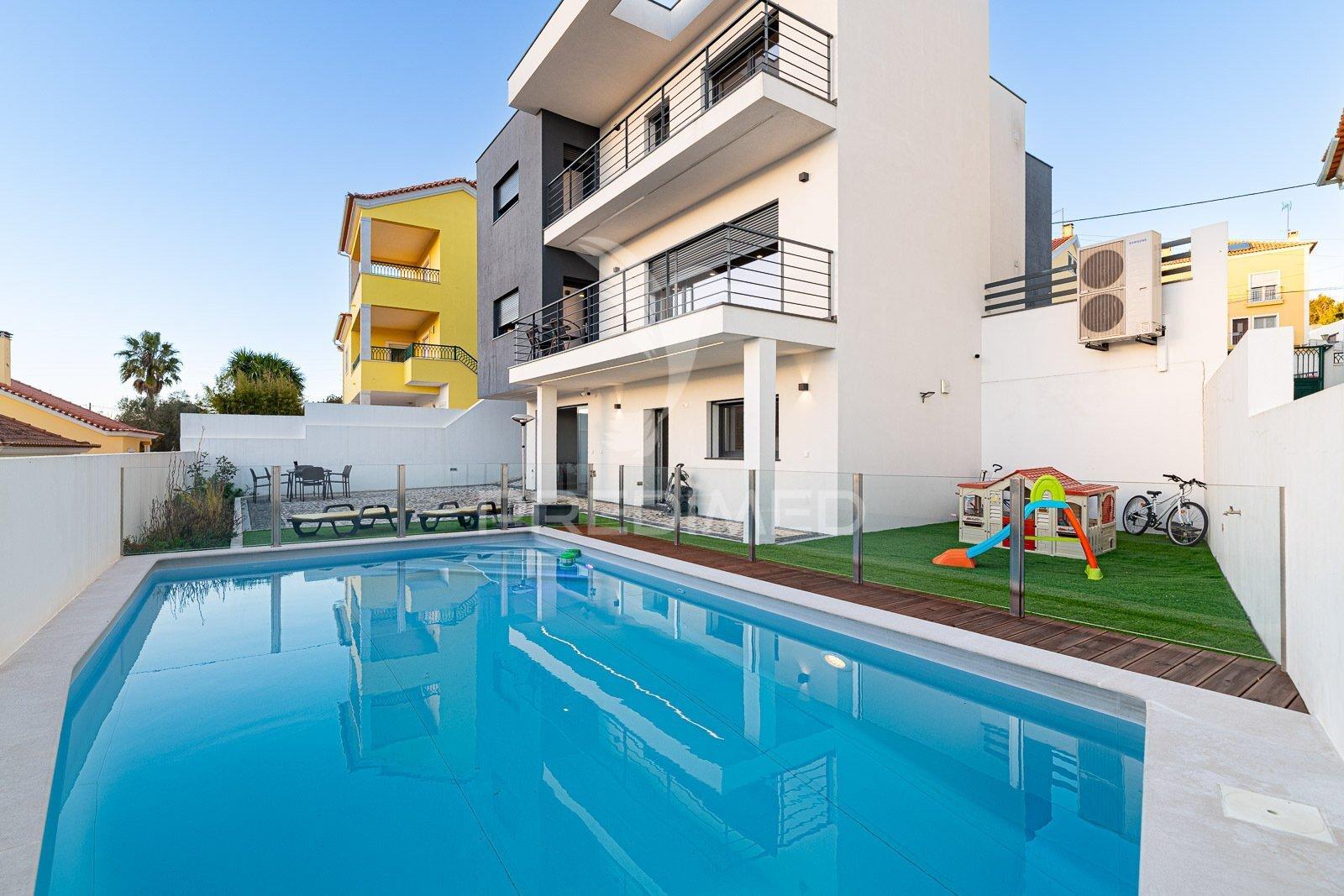 Moradia t5+1 moderna com piscina – são joão dos montes