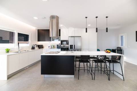 Moradia t5+1 moderna com piscina – são joão dos montes