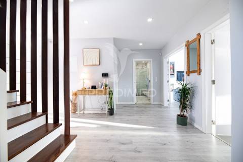 Moradia t5+1 moderna com piscina – são joão dos montes