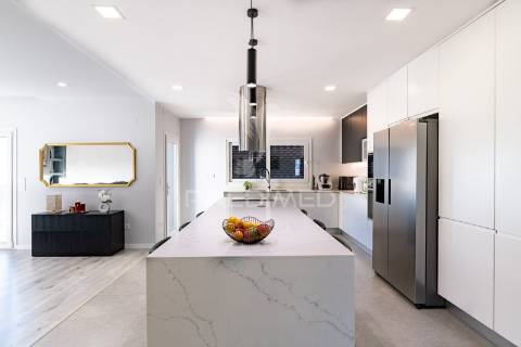 Moradia t5+1 moderna com piscina – são joão dos montes