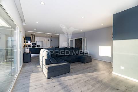 Moradia t5+1 moderna com piscina – são joão dos montes