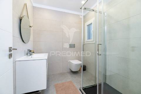 Moradia t5+1 moderna com piscina – são joão dos montes