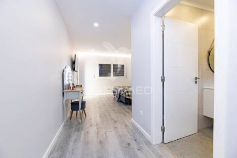 Moradia t5+1 moderna com piscina – são joão dos montes