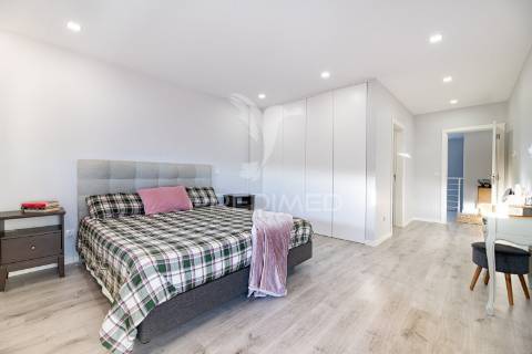 Moradia t5+1 moderna com piscina – são joão dos montes