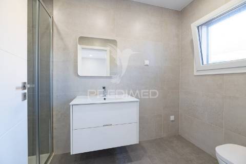 Moradia t5+1 moderna com piscina – são joão dos montes