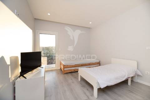 Moradia t5+1 moderna com piscina – são joão dos montes