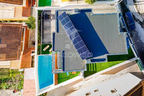 Moradia t5+1 moderna com piscina – são joão dos montes