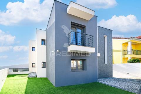 Moradia t5+1 moderna com piscina – são joão dos montes