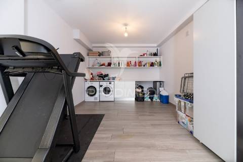 Moradia t5+1 moderna com piscina – são joão dos montes