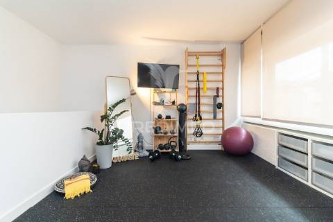 Moradia t4 + t2 independente - remodelada