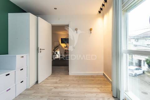 Moradia t4 + t2 independente - remodelada