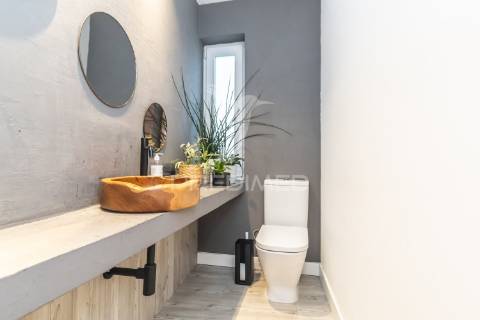 Moradia t4 + t2 independente - remodelada